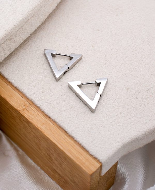 Ατσάλινα σκουλαρίκια τρίγωνο ασημί
